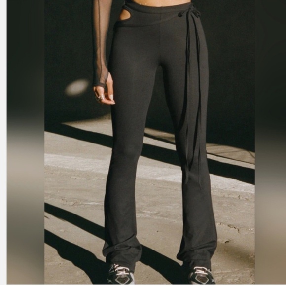 Joah Brown Cut Out Mini Flare Legging Black S - Picture 1 of 6
